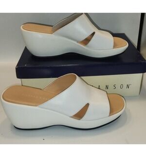 Hillard and Hanson Cassia White sz 8M EUC